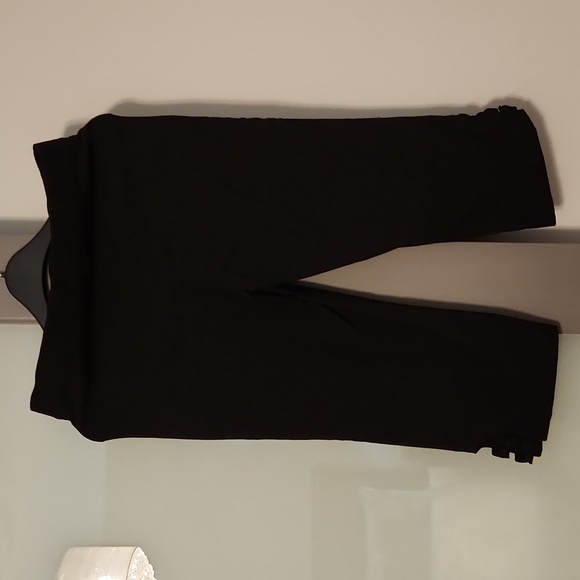 89th & Madison size S stretch capris - Picture 2 of 4